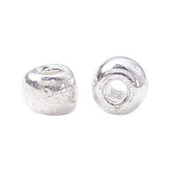 ~2700 perles de rocaille en verre 2 mm argenté 40 grammes